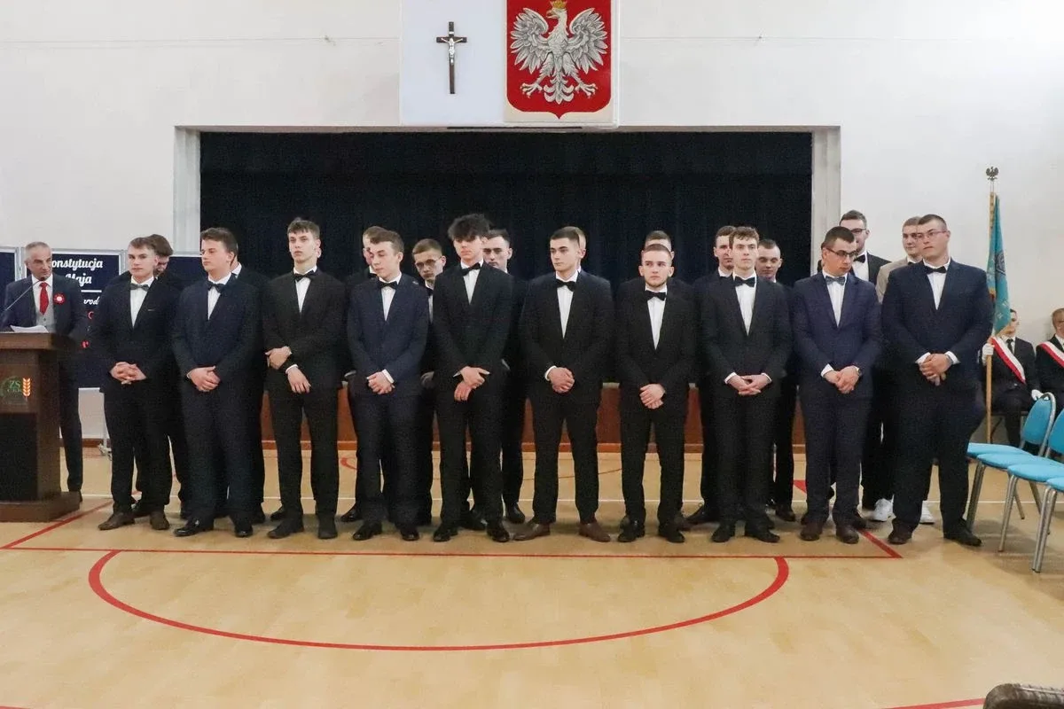 Zakończenie szkolnej podróży. Maturzyści ZSCKR w Starym Lubiejewie żegnają szkołę (zdjęcia)