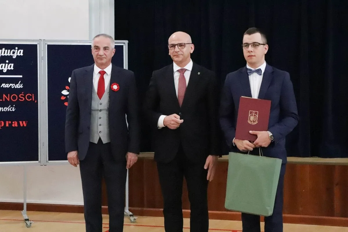 Zakończenie szkolnej podróży. Maturzyści ZSCKR w Starym Lubiejewie żegnają szkołę (zdjęcia)