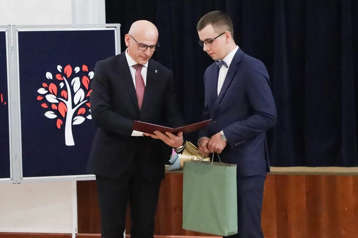 Zakończenie szkolnej podróży. Maturzyści ZSCKR w Starym Lubiejewie żegnają szkołę (zdjęcia)