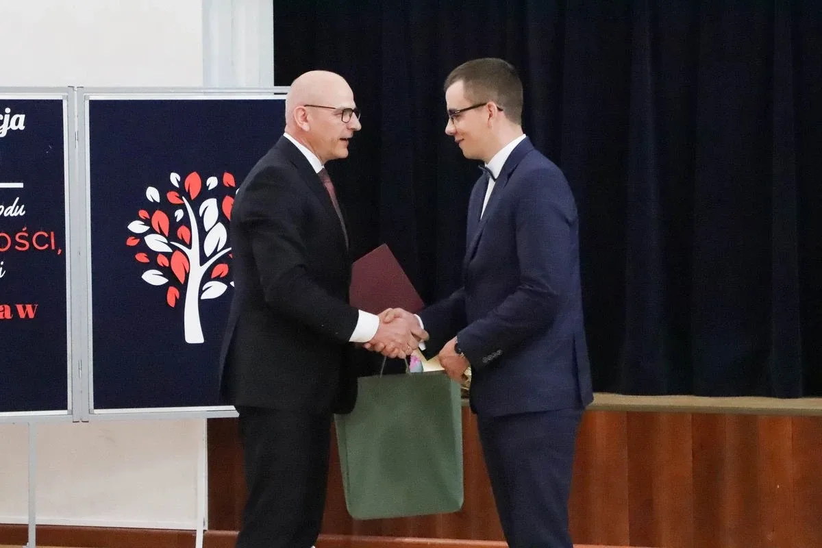 Zakończenie szkolnej podróży. Maturzyści ZSCKR w Starym Lubiejewie żegnają szkołę (zdjęcia)