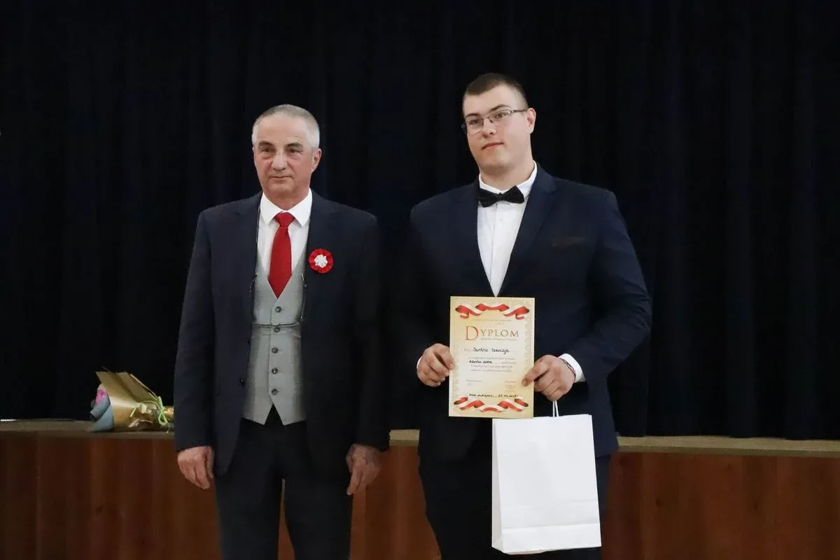 Zakończenie szkolnej podróży. Maturzyści ZSCKR w Starym Lubiejewie żegnają szkołę (zdjęcia)