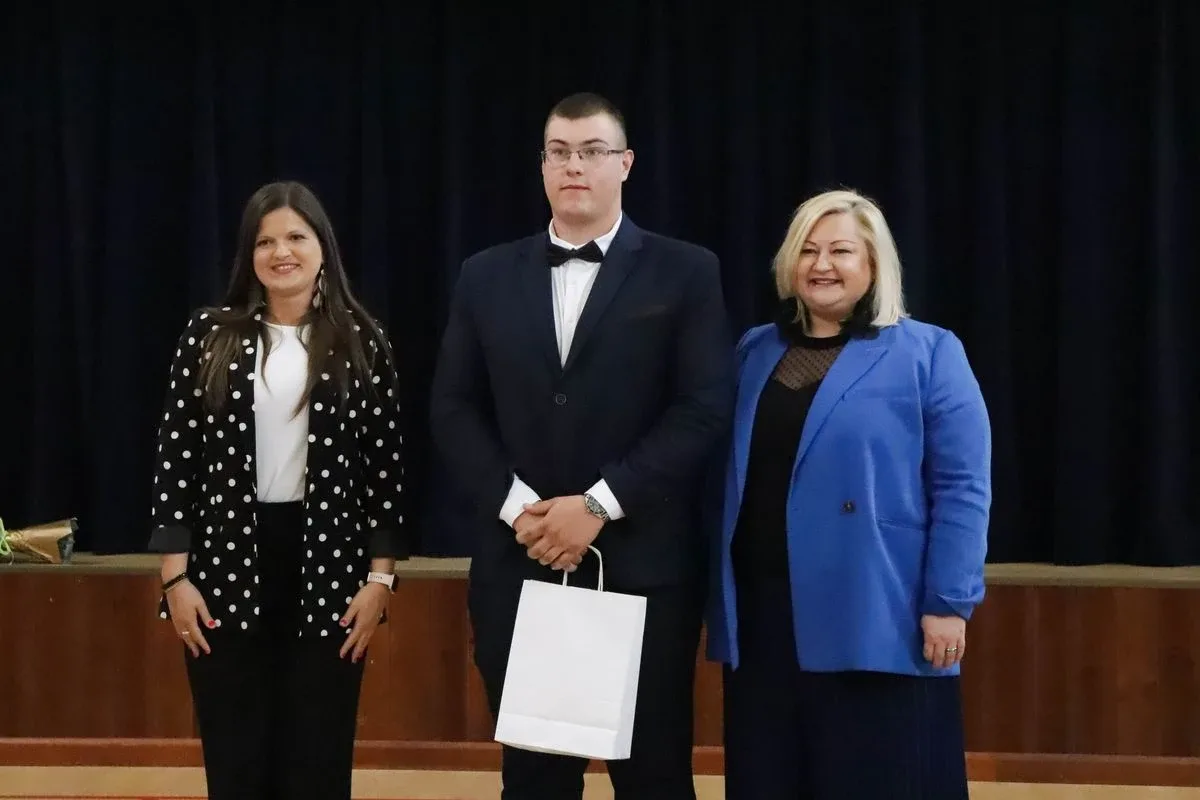 Zakończenie szkolnej podróży. Maturzyści ZSCKR w Starym Lubiejewie żegnają szkołę (zdjęcia)