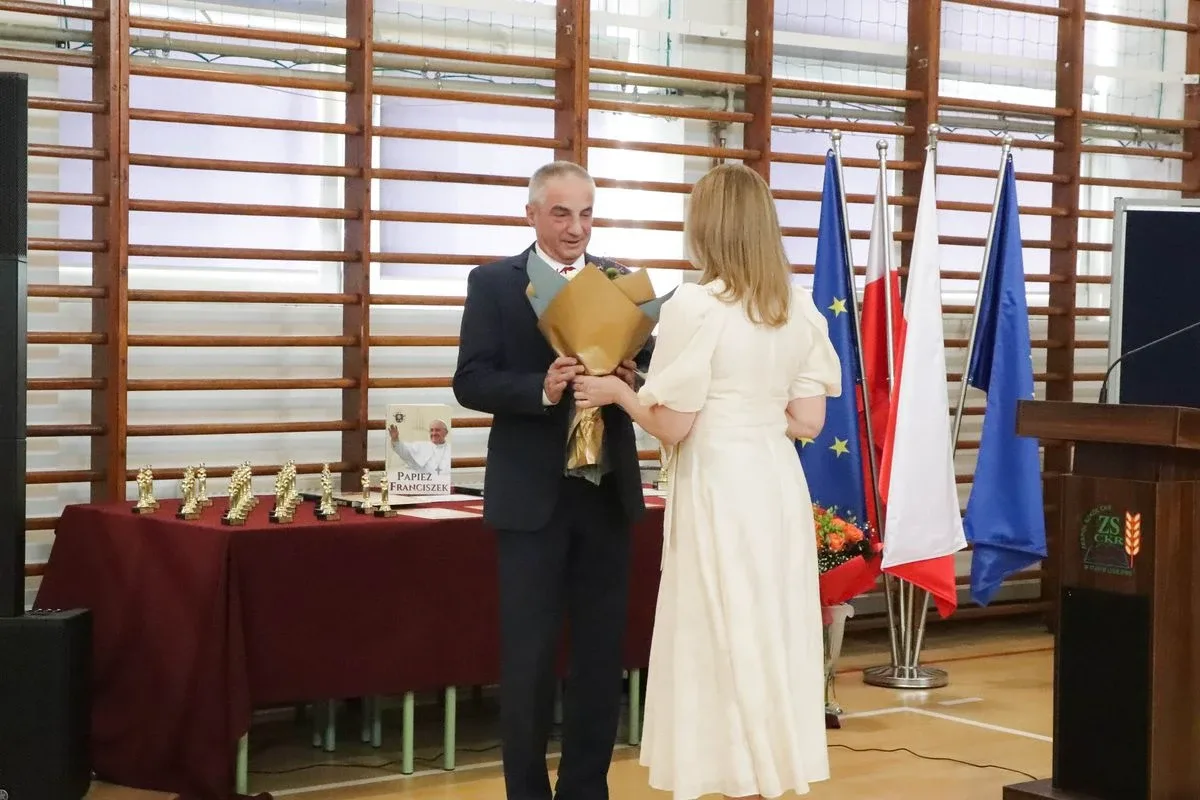 Zakończenie szkolnej podróży. Maturzyści ZSCKR w Starym Lubiejewie żegnają szkołę (zdjęcia)