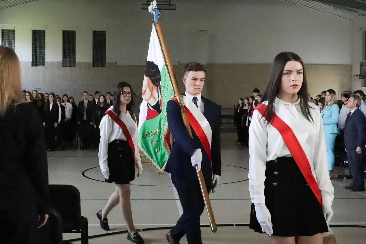 Maturzyści "Koperniczka" zakończyli naukę w liceum (zdjęcia)