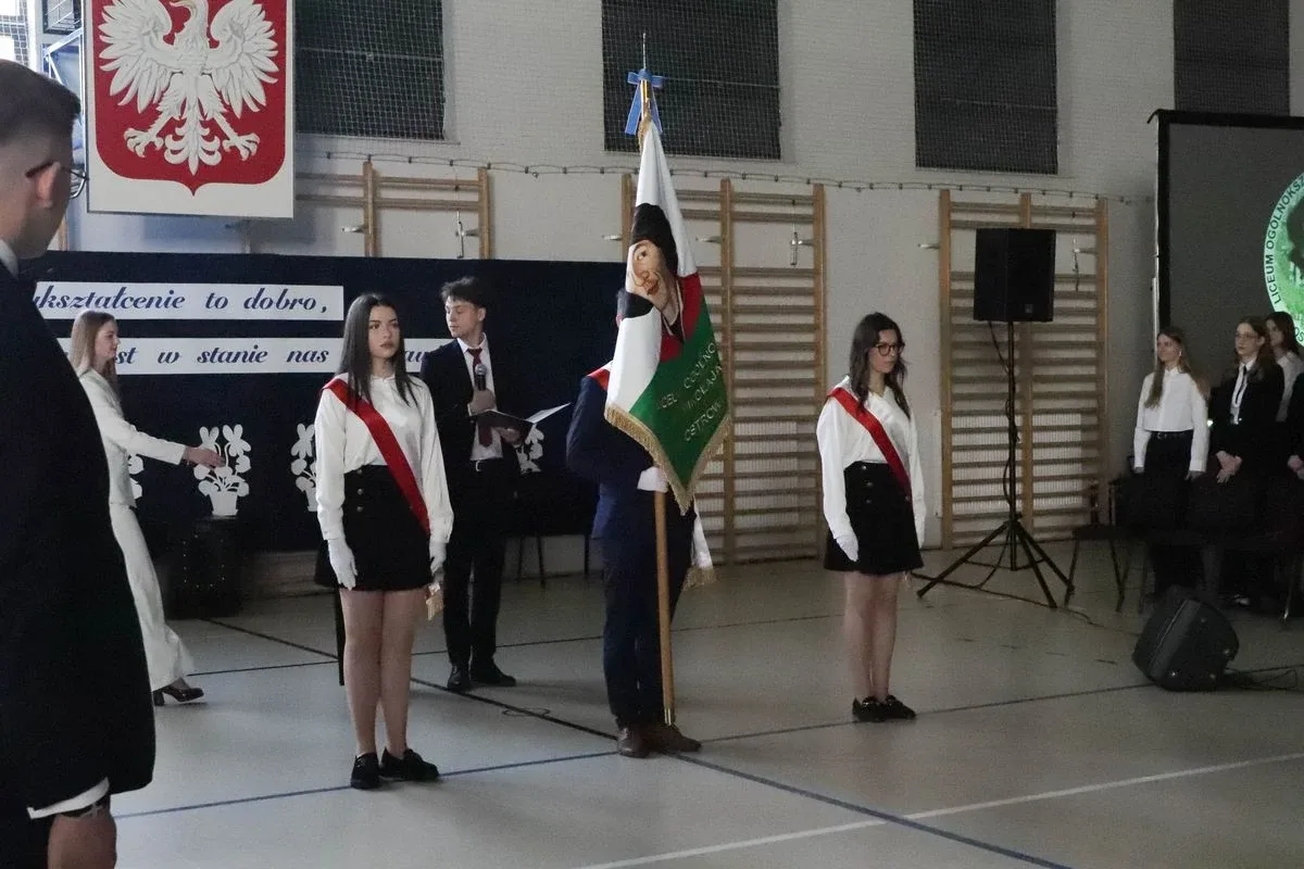 Maturzyści "Koperniczka" zakończyli naukę w liceum (zdjęcia)
