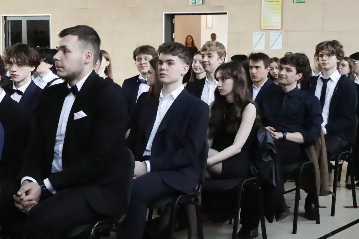 Maturzyści "Koperniczka" zakończyli naukę w liceum (zdjęcia)