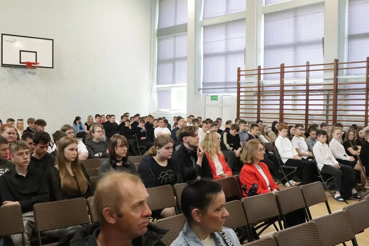 Zakończenie szkolnej podróży. Maturzyści ZSCKR w Starym Lubiejewie żegnają szkołę (zdjęcia)