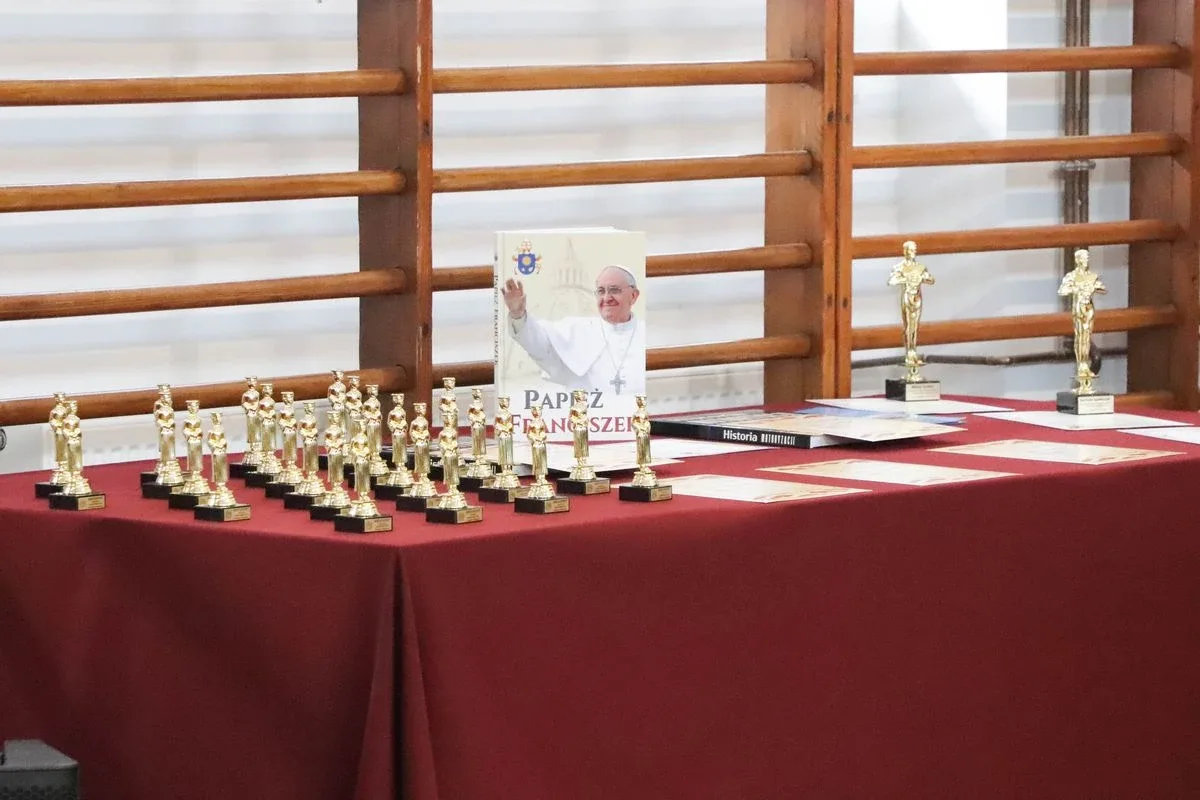 Zakończenie szkolnej podróży. Maturzyści ZSCKR w Starym Lubiejewie żegnają szkołę (zdjęcia)