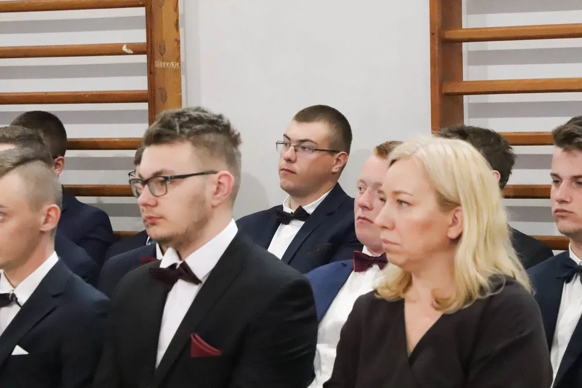 Zakończenie szkolnej podróży. Maturzyści ZSCKR w Starym Lubiejewie żegnają szkołę (zdjęcia)