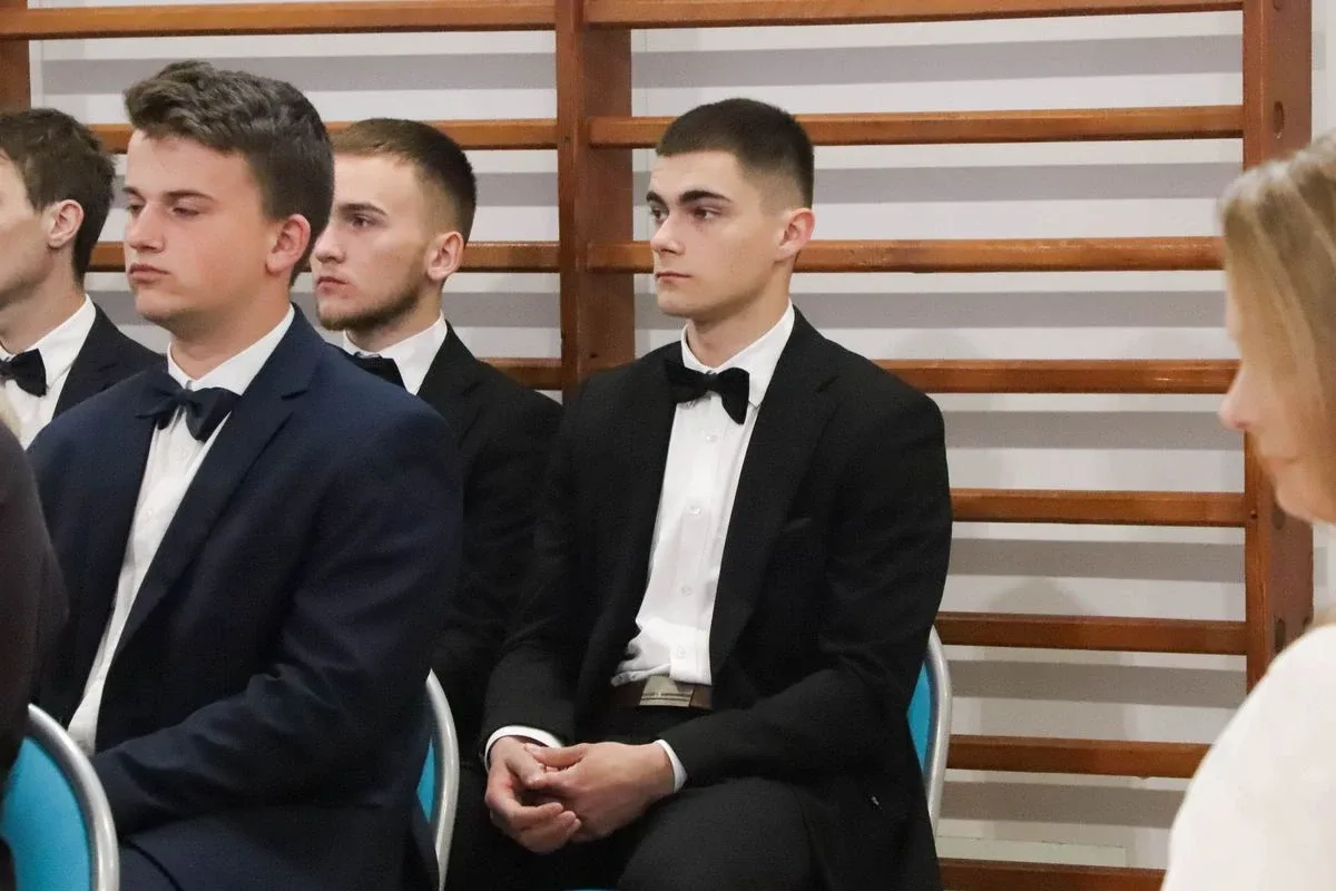 Zakończenie szkolnej podróży. Maturzyści ZSCKR w Starym Lubiejewie żegnają szkołę (zdjęcia)