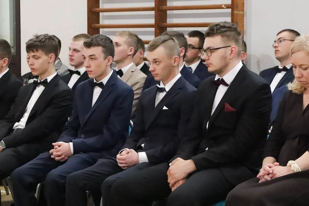 Zakończenie szkolnej podróży. Maturzyści ZSCKR w Starym Lubiejewie żegnają szkołę (zdjęcia)