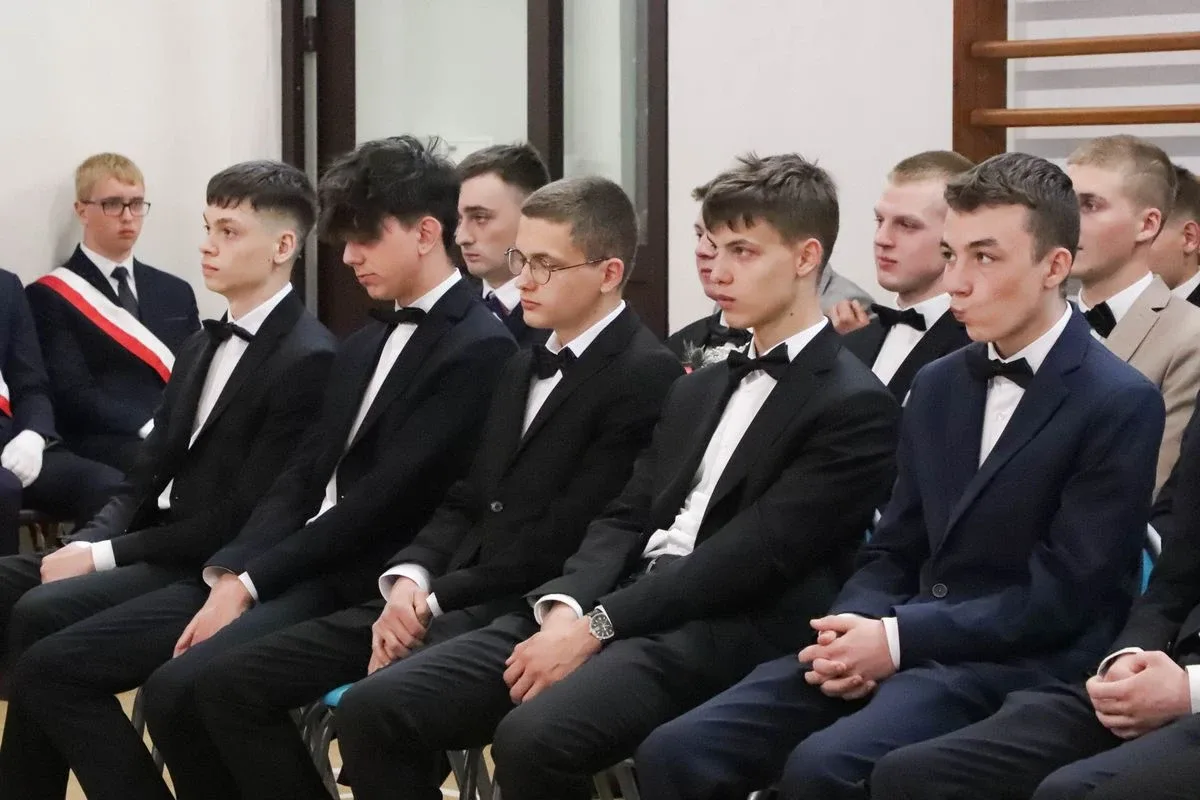 Zakończenie szkolnej podróży. Maturzyści ZSCKR w Starym Lubiejewie żegnają szkołę (zdjęcia)