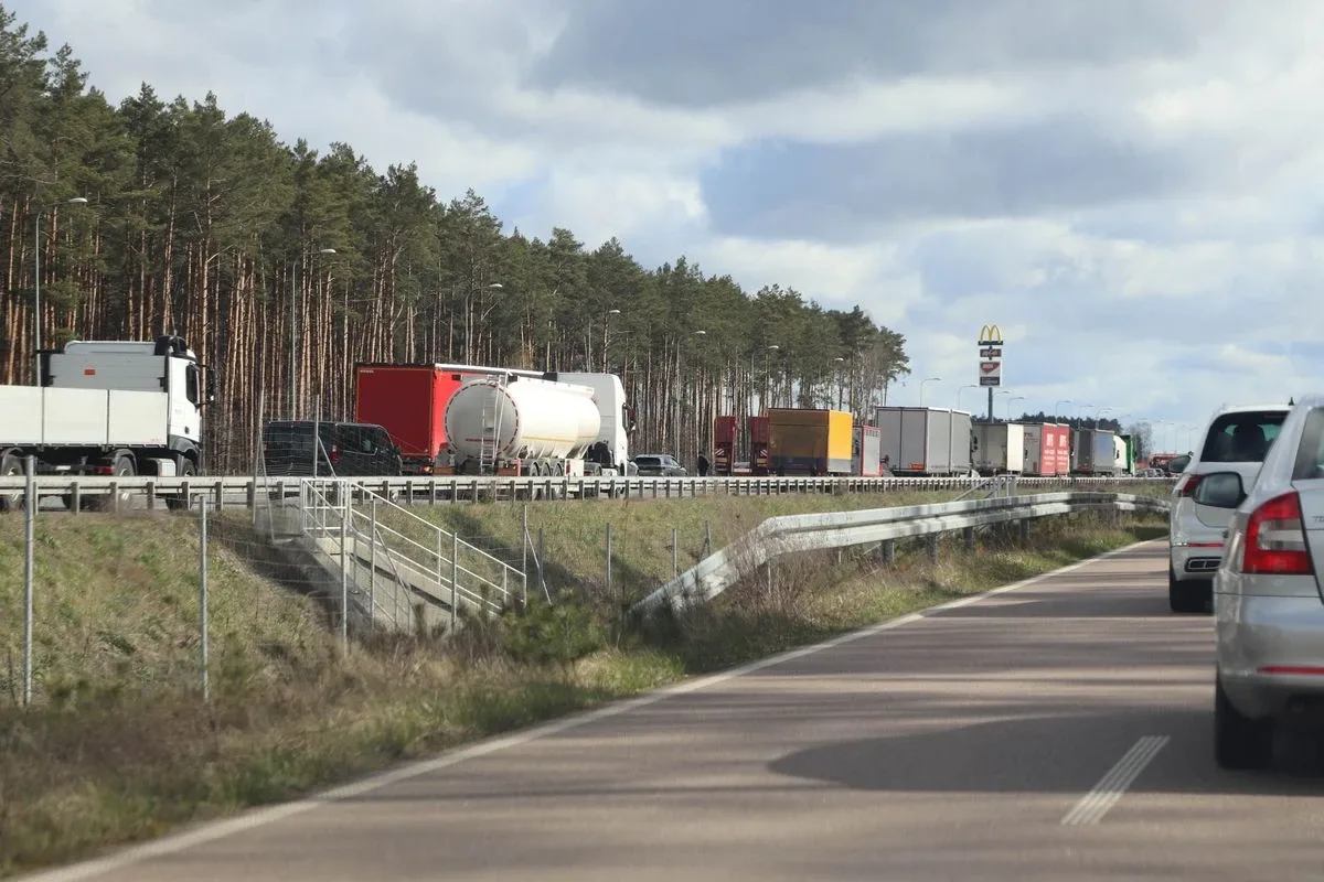 Karambol na S8 w Przyjmach. Trzy tiry zablokowały trasę! (aktualizacja, zdjęcia)