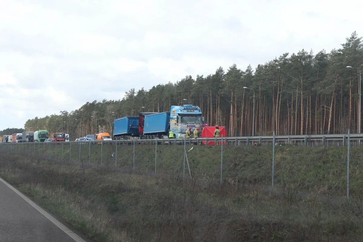 Karambol na S8 w Przyjmach. Trzy tiry zablokowały trasę! (aktualizacja, zdjęcia)