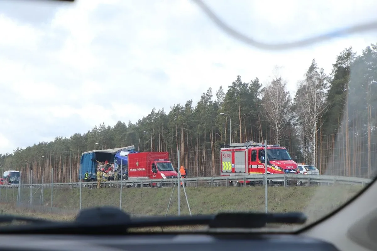Tragiczne zderzenie trzech ciężarówek na S8. Jedna osoba nie żyje (zdjęcia)