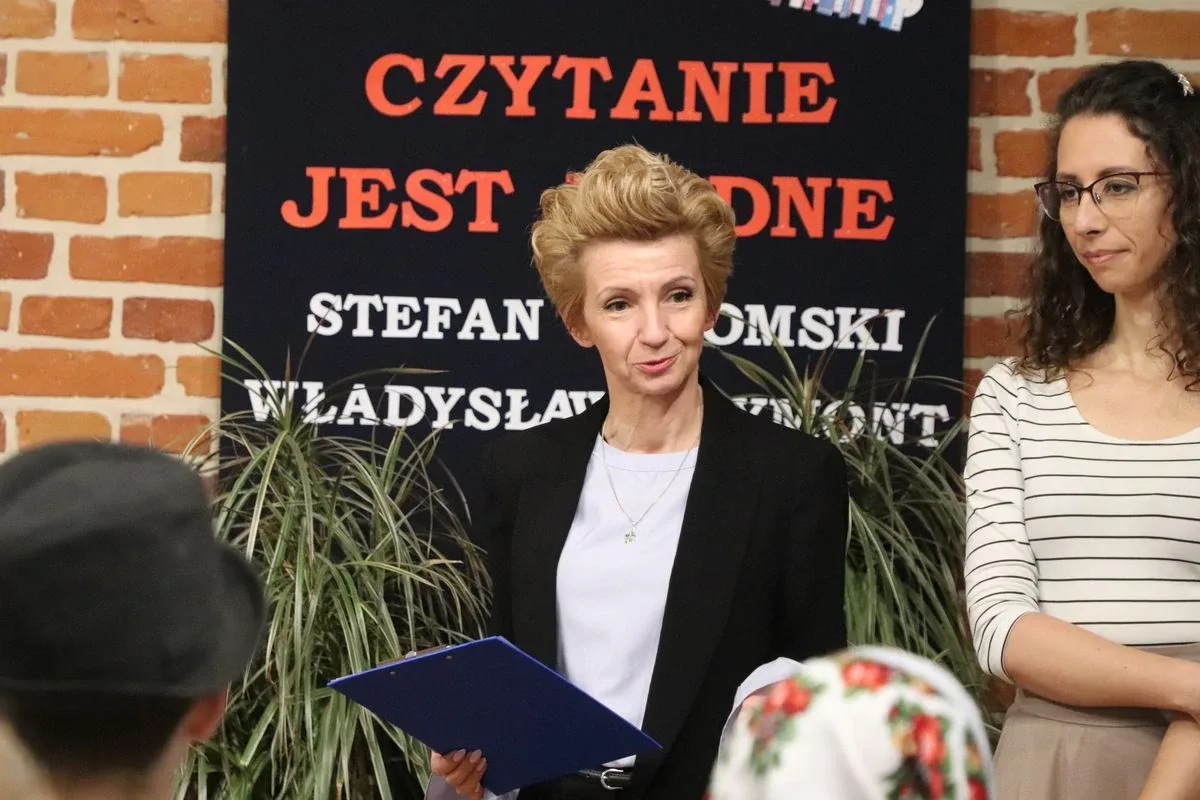 "Czytanie jest modne" po raz ósmy w ostrowskiej bibliotece (zdjęcia)