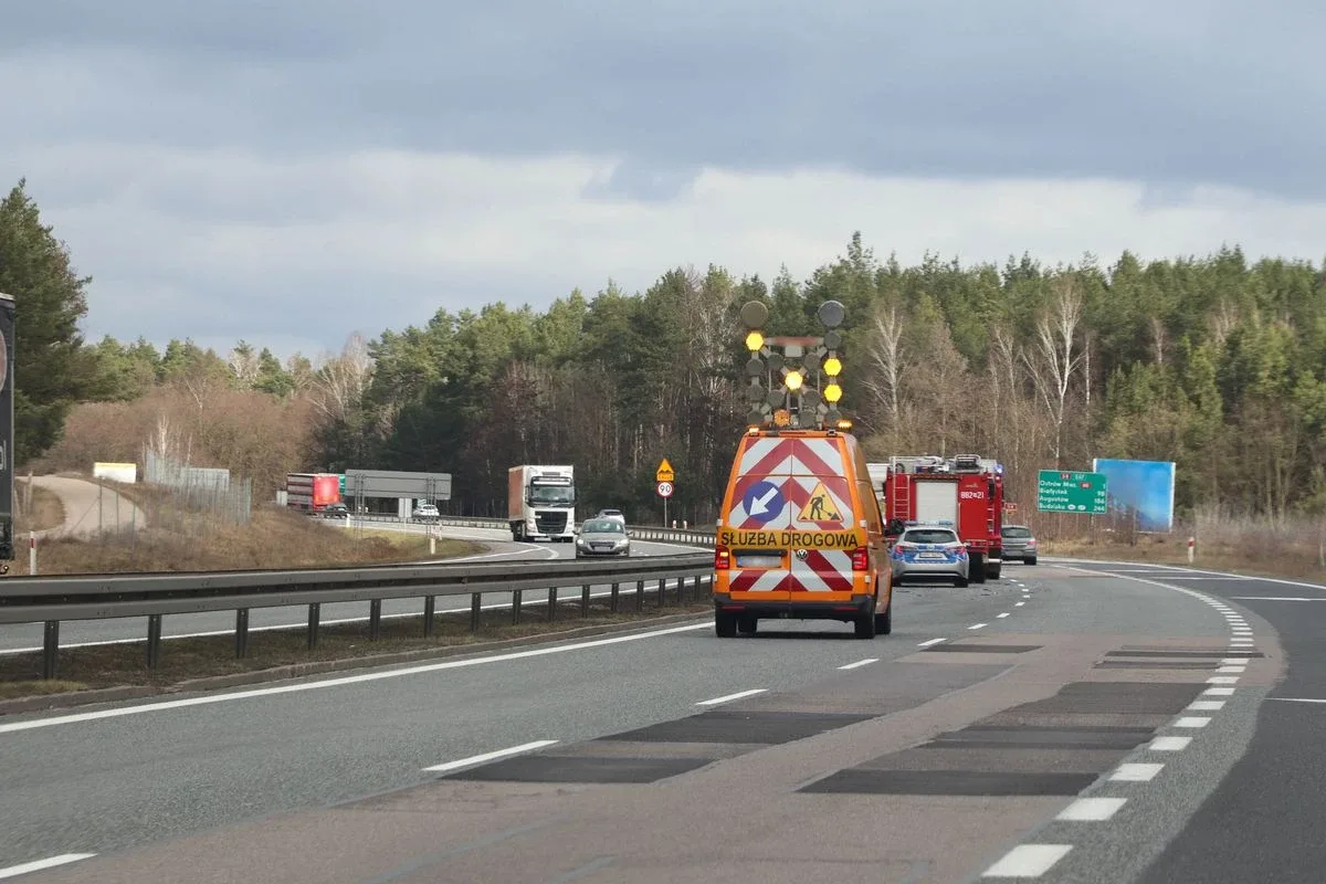 Wypadek na S8. Zderzenie osobówki z ciężarówką! (zdjęcia)