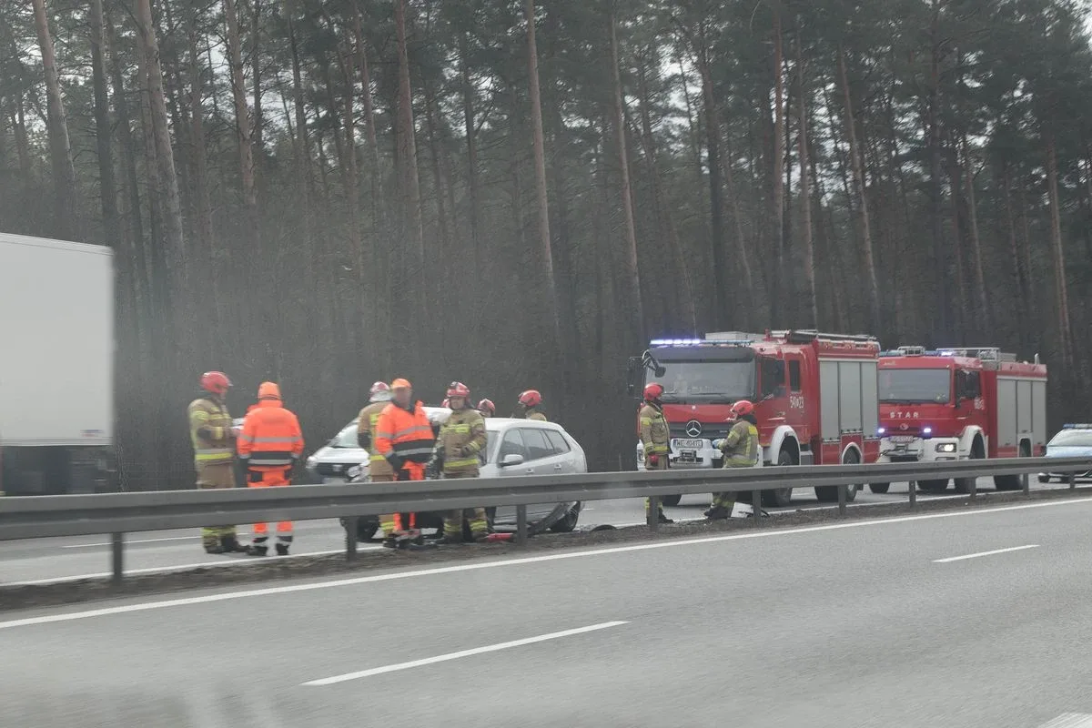 Wypadek na S8. Zderzenie osobówki z ciężarówką! (zdjęcia)