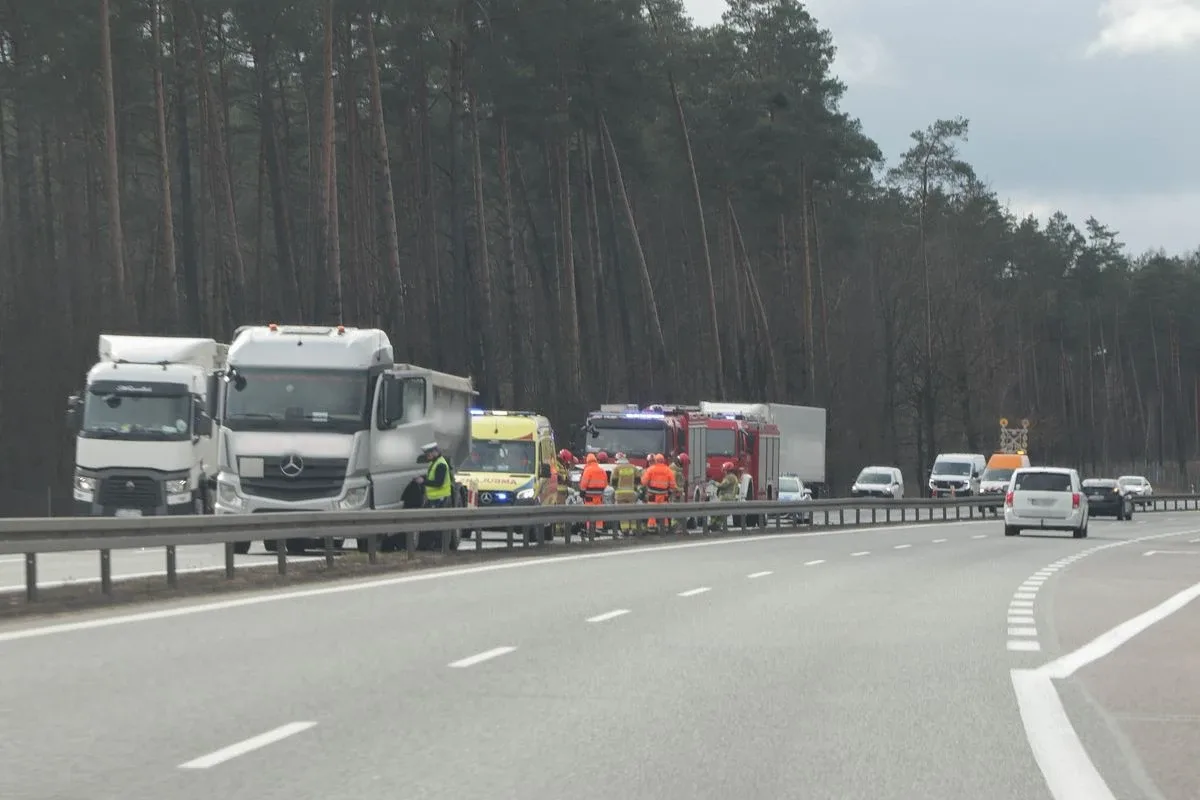 Wypadek na S8. Zderzenie osobówki z ciężarówką! (zdjęcia)
