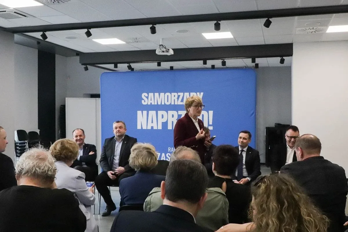 Ostrów Mazowiecka na mapie samorządowych debat. Spotkanie w ramach inicjatywy "Samorządy Naprzód" (zdjęcia)