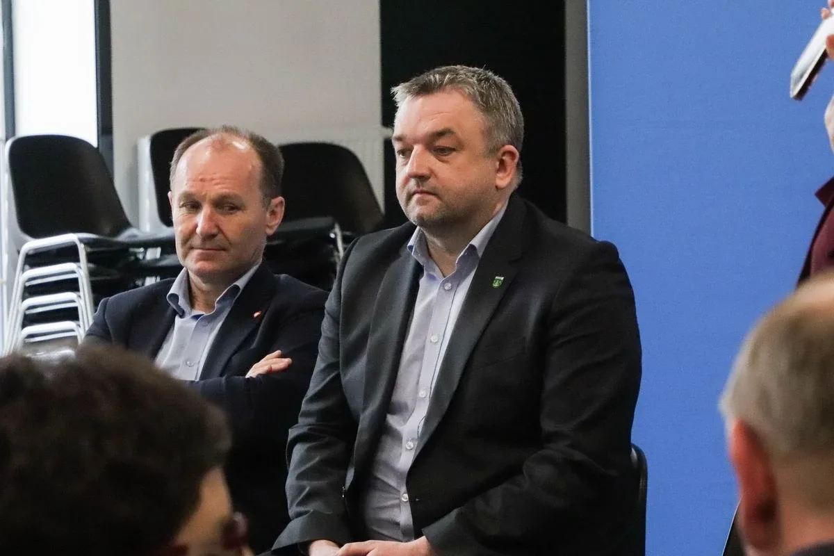 Ostrów Mazowiecka na mapie samorządowych debat. Spotkanie w ramach inicjatywy "Samorządy Naprzód" (zdjęcia)