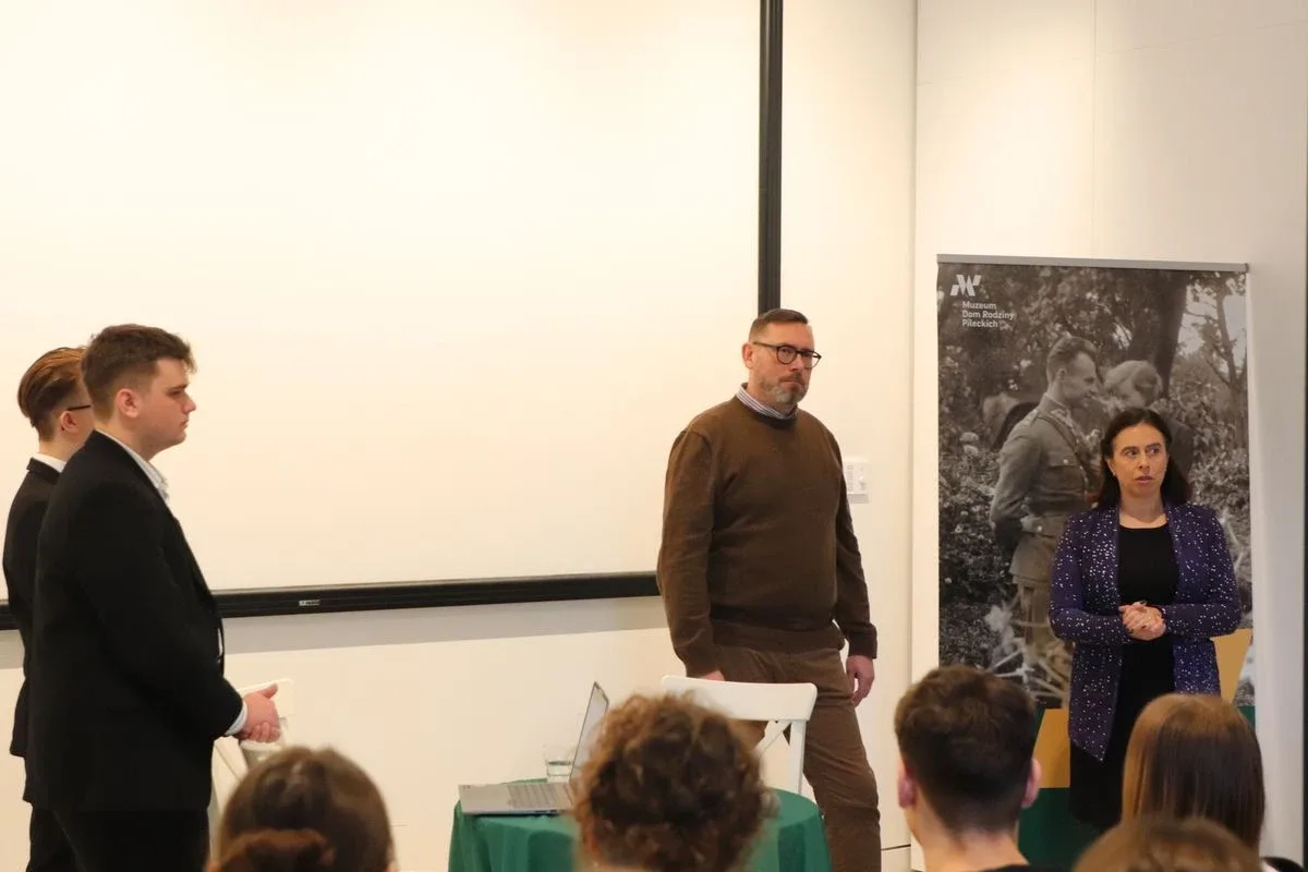 Młodzi rozmawiali o Zbrodni Katyńskiej. Spotkanie pełne refleksji (zdjęcia)
