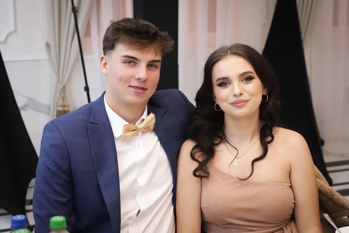 Maturzyści "Rubinka" bawią się na balu w Maciejowej Chacie (zdjęcia, wideo)