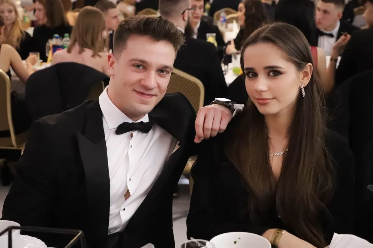 Maturzyści "Rubinka" bawią się na balu w Maciejowej Chacie (zdjęcia, wideo)