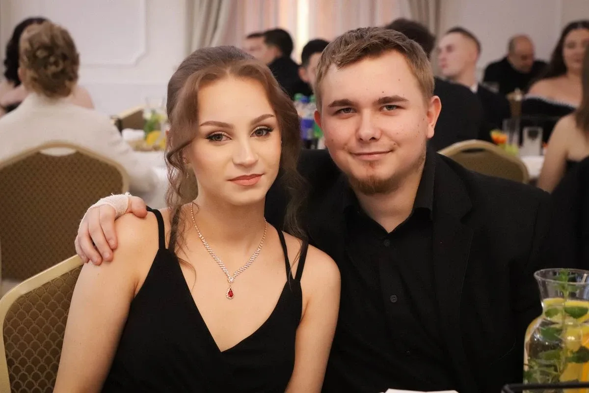 Maturzyści "Rubinka" bawią się na balu w Maciejowej Chacie (zdjęcia, wideo)