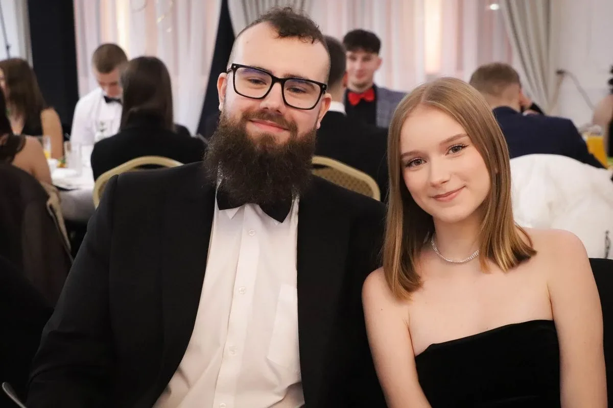 Maturzyści "Rubinka" bawią się na balu w Maciejowej Chacie (zdjęcia, wideo)