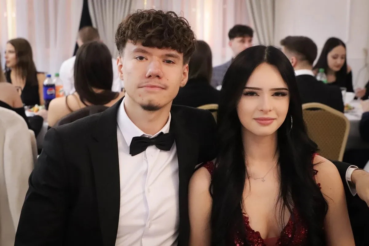Maturzyści "Rubinka" bawią się na balu w Maciejowej Chacie (zdjęcia, wideo)