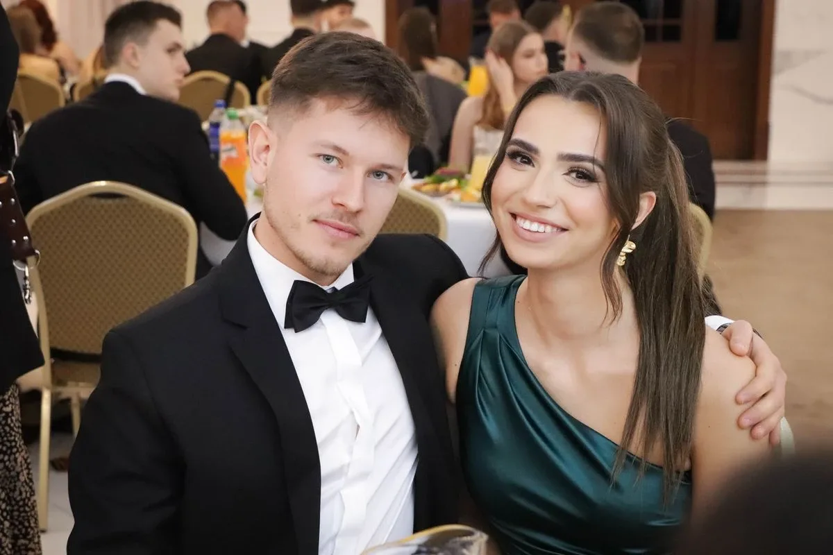 Maturzyści "Rubinka" bawią się na balu w Maciejowej Chacie (zdjęcia, wideo)