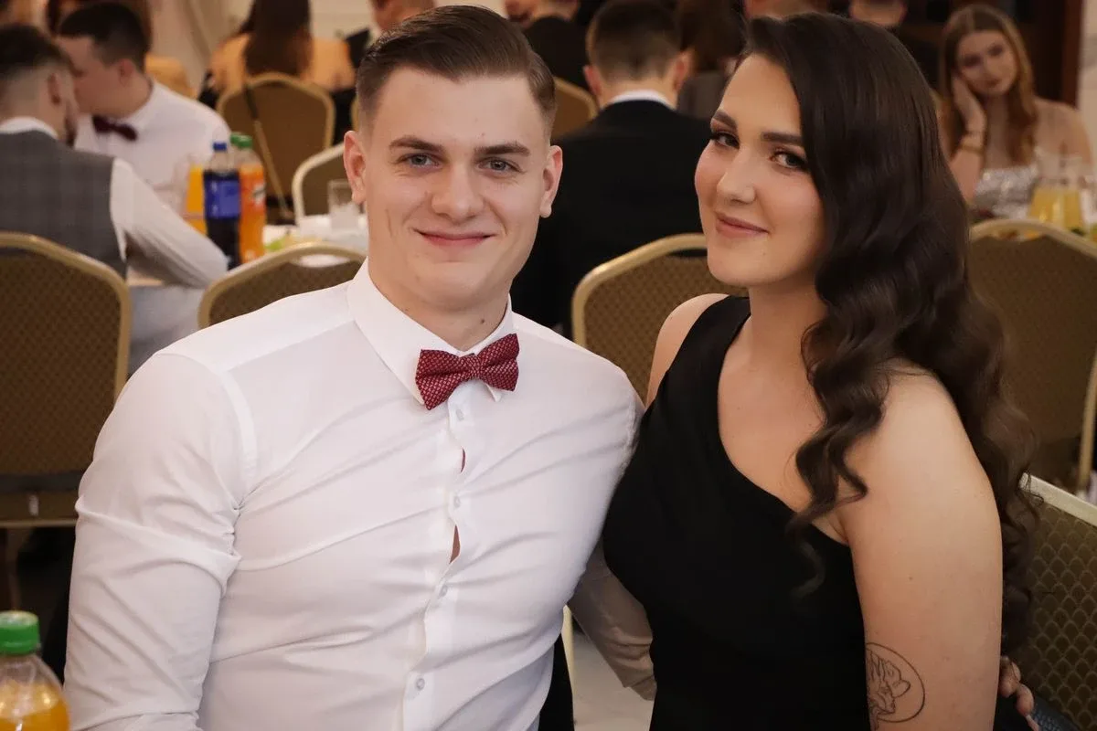 Maturzyści "Rubinka" bawią się na balu w Maciejowej Chacie (zdjęcia, wideo)