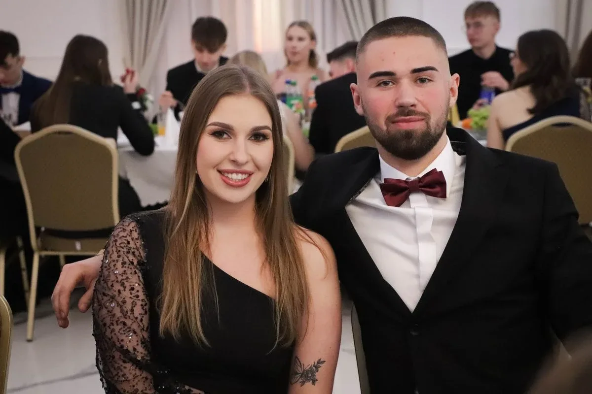Maturzyści "Rubinka" bawią się na balu w Maciejowej Chacie (zdjęcia, wideo)