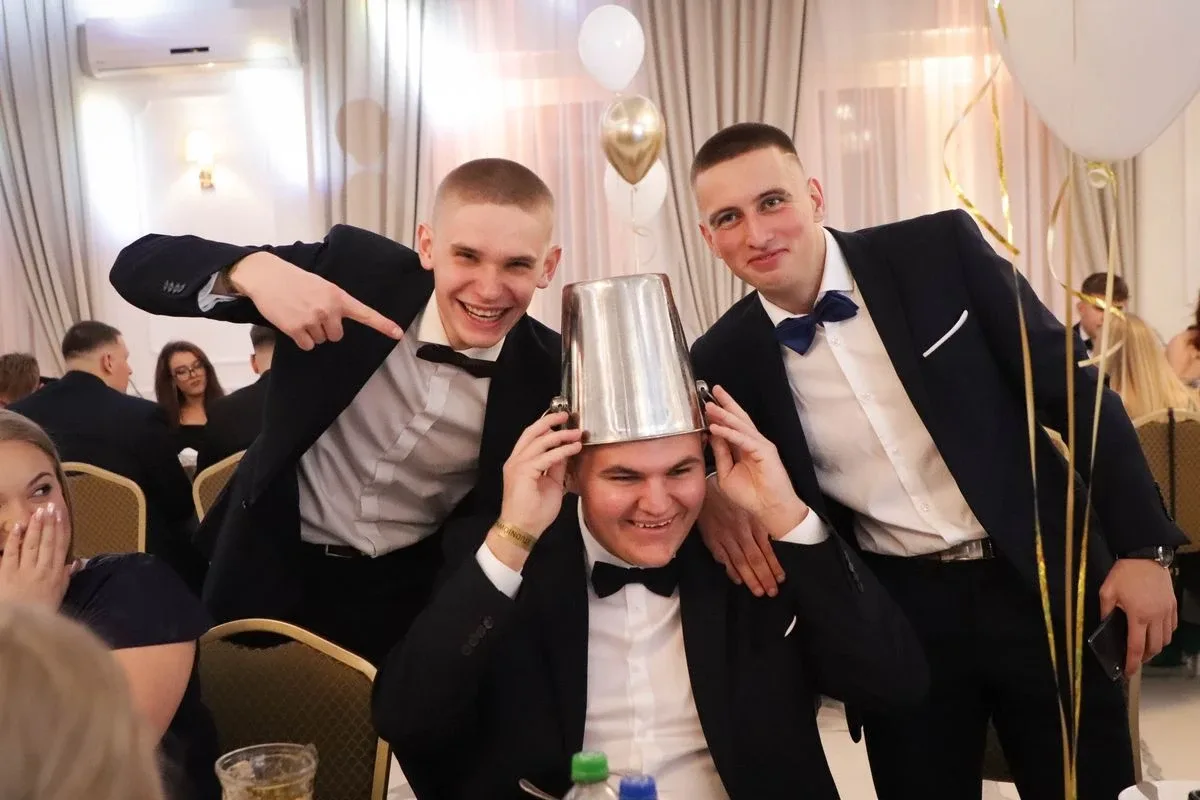Maturzyści "Rubinka" bawią się na balu w Maciejowej Chacie (zdjęcia, wideo)