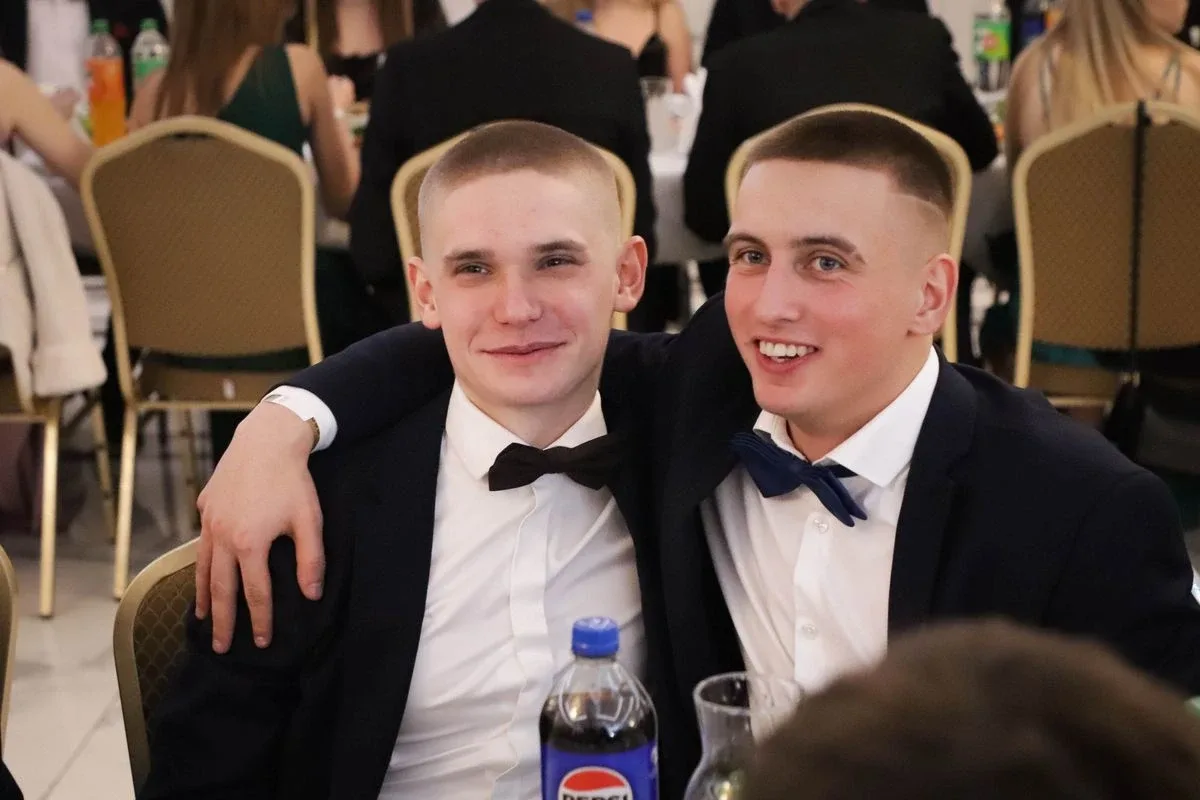 Maturzyści "Rubinka" bawią się na balu w Maciejowej Chacie (zdjęcia, wideo)