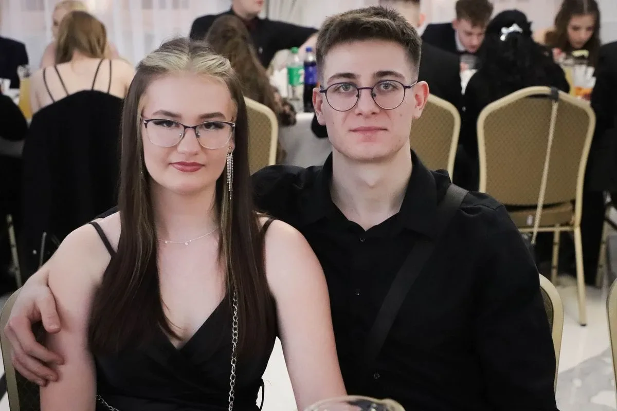 Maturzyści "Rubinka" bawią się na balu w Maciejowej Chacie (zdjęcia, wideo)