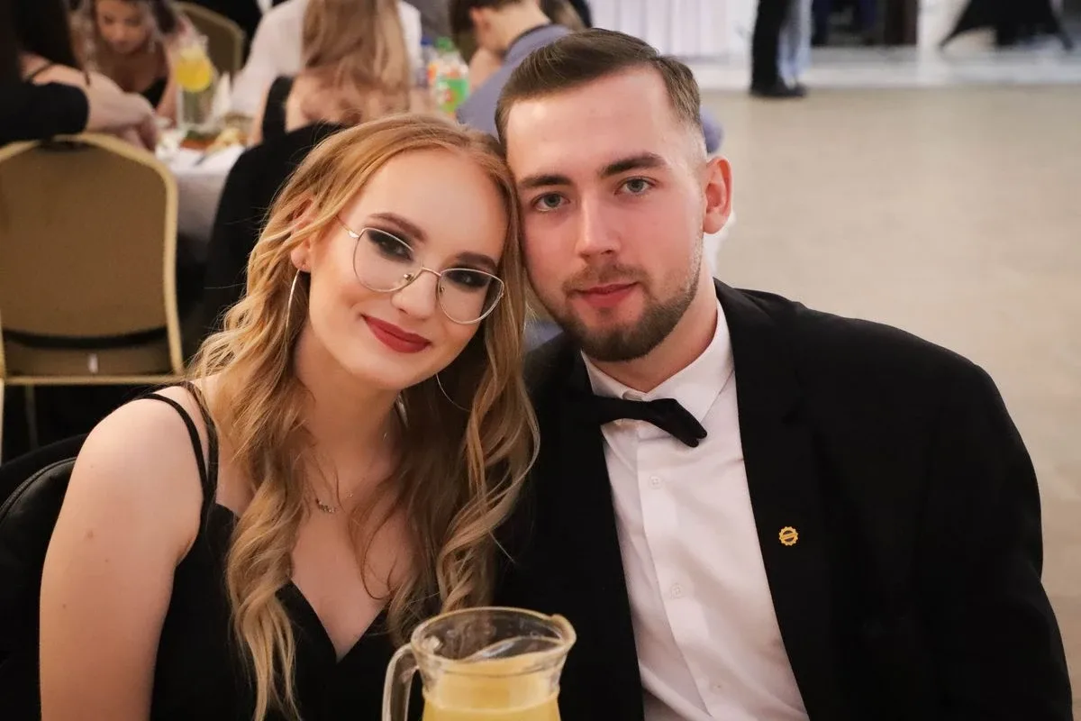 Maturzyści "Rubinka" bawią się na balu w Maciejowej Chacie (zdjęcia, wideo)