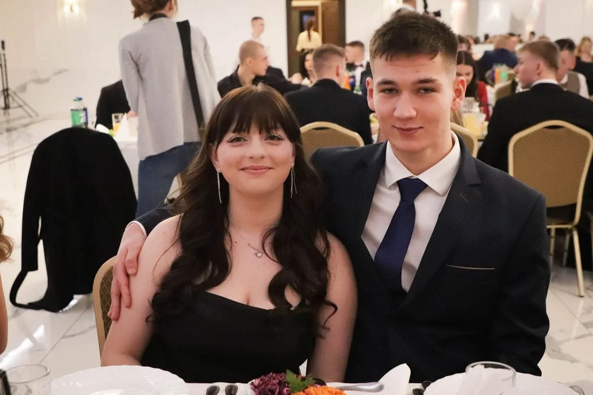 Maturzyści "Rubinka" bawią się na balu w Maciejowej Chacie (zdjęcia, wideo)