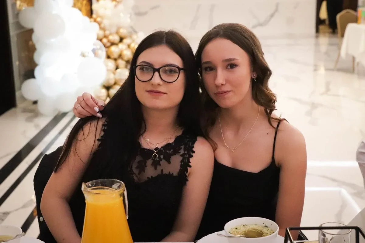 Maturzyści "Rubinka" bawią się na balu w Maciejowej Chacie (zdjęcia, wideo)