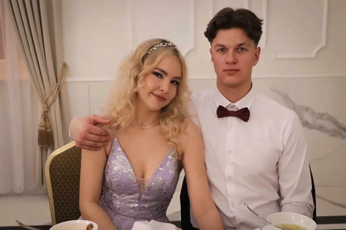 Maturzyści "Rubinka" bawią się na balu w Maciejowej Chacie (zdjęcia, wideo)
