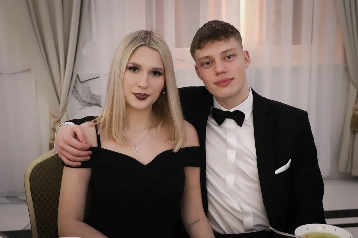 Maturzyści "Rubinka" bawią się na balu w Maciejowej Chacie (zdjęcia, wideo)