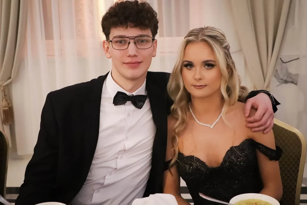 Maturzyści "Rubinka" bawią się na balu w Maciejowej Chacie (zdjęcia, wideo)