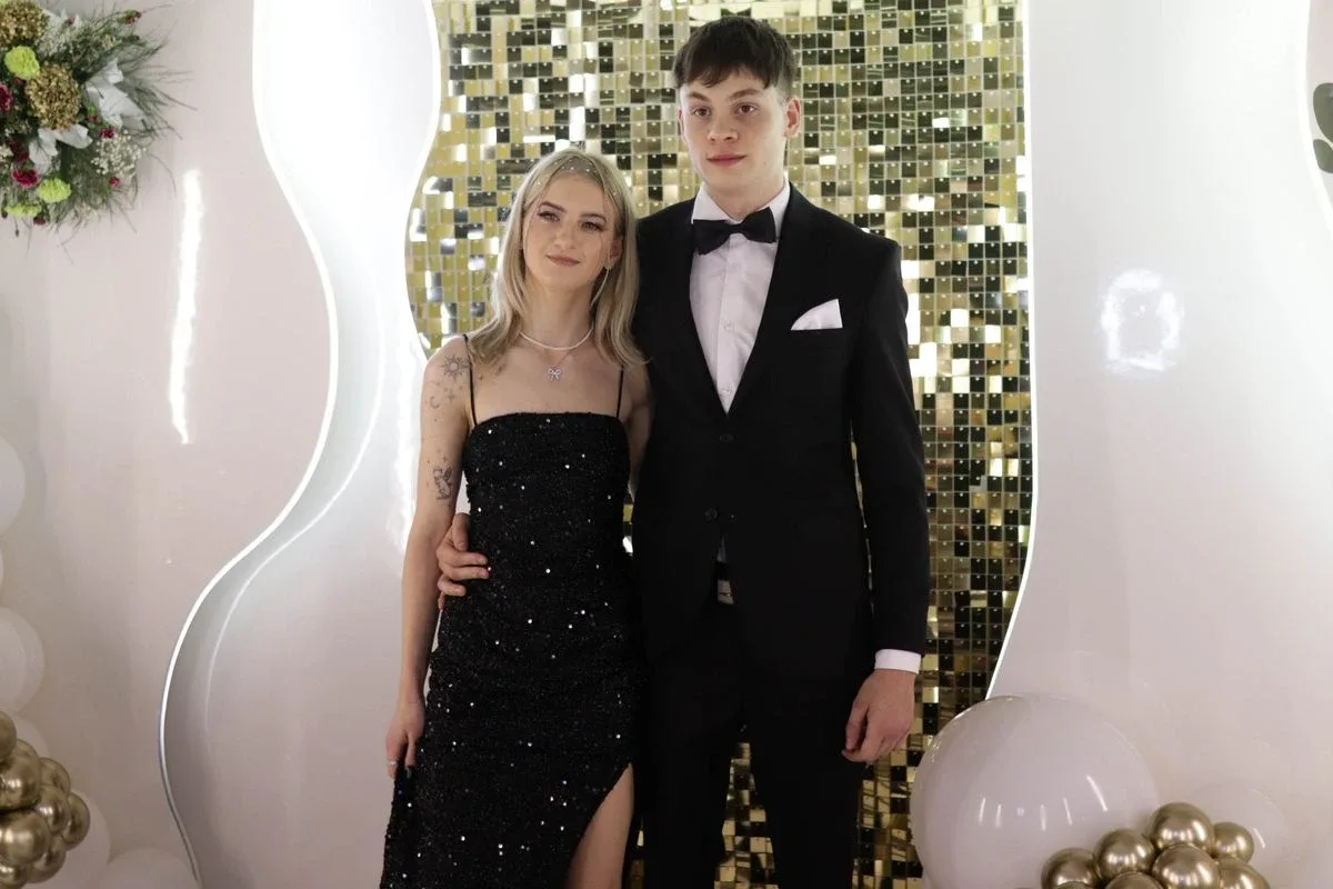 Uczniowie ZSCKR w Starym Lubiejewie świętują swoją niezapomnianą studniówkę (zdjęcia, wideo)