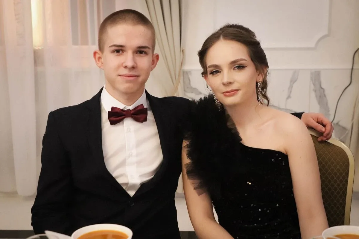 Maturzyści "Rubinka" bawią się na balu w Maciejowej Chacie (zdjęcia, wideo)