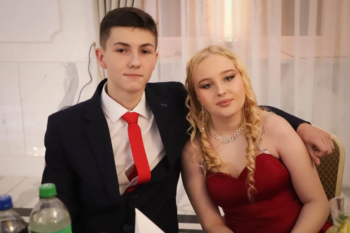Maturzyści "Rubinka" bawią się na balu w Maciejowej Chacie (zdjęcia, wideo)