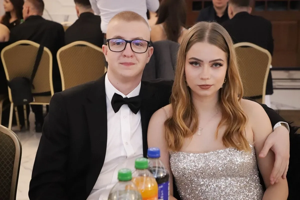 Maturzyści "Rubinka" bawią się na balu w Maciejowej Chacie (zdjęcia, wideo)