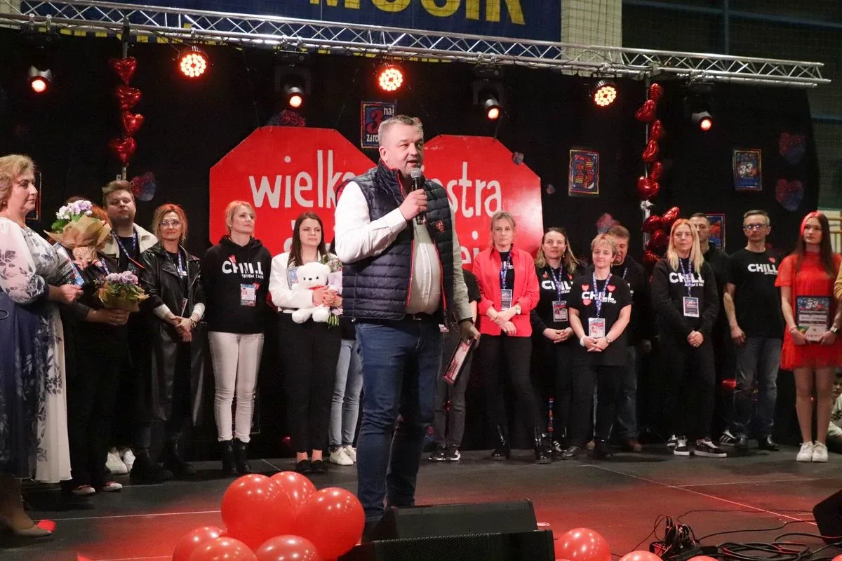 Światełko do nieba i wielkie serca mieszkańców Ostrowi Mazowieckiej. Pobiliśmy rekord! (zdjęcia, wideo)