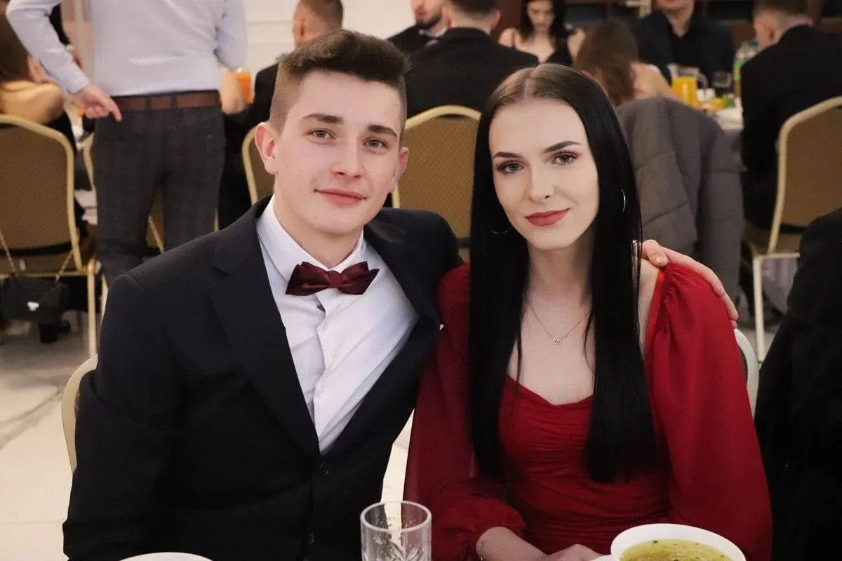 Maturzyści "Rubinka" bawią się na balu w Maciejowej Chacie (zdjęcia, wideo)
