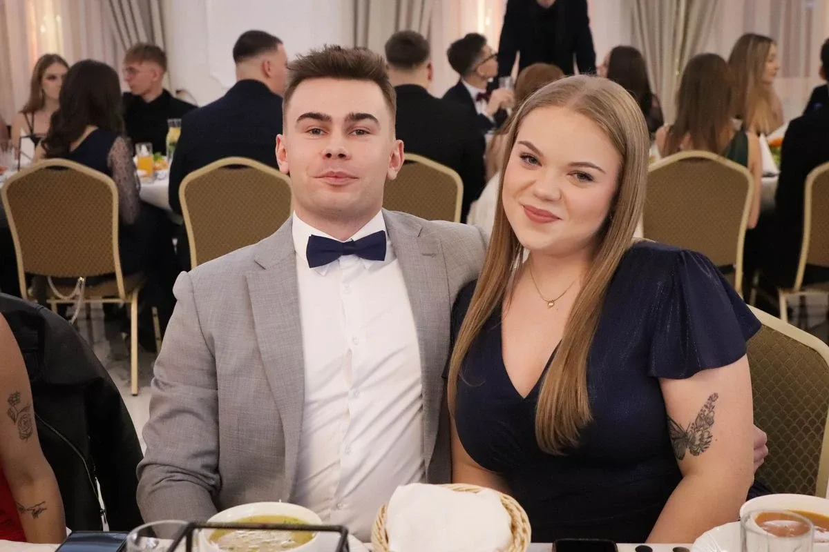 Maturzyści "Rubinka" bawią się na balu w Maciejowej Chacie (zdjęcia, wideo)